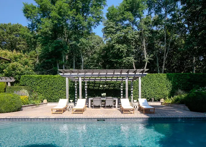 4 Bed 2 Bath - Salt Water Pool Close & Beaches